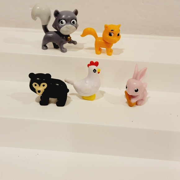 Paw Patrol Rare Pet Figure Set - Picture 2 of 9